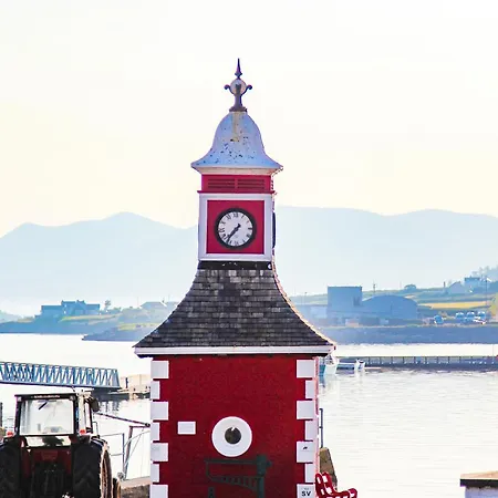 Botel Renovated Boat House At Valentia Island Escape *