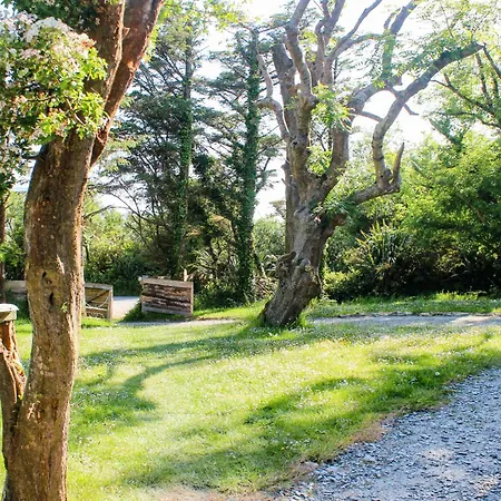 Botel Renovated Boat House At Valentia Island Escape *